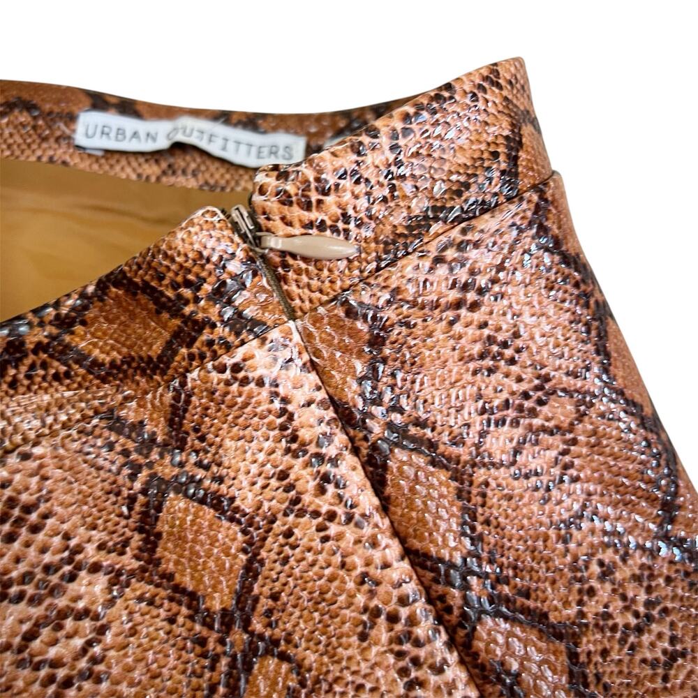 Urban Outfitters Snakeskin Print Faux Leather Mini Skirt Size Medium - Picture 4 of 8
